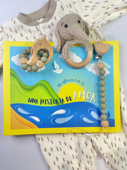 Catholic Memory Book & Photo Album (Spanish) | Baby Shower Gift Box | Catholic Gift | Pacifier Clip | Crochet Rattle | Prayer Card